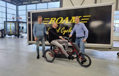 CARUS-AR donates ROAM 'rider with seat' to ALS op de weg Foundation